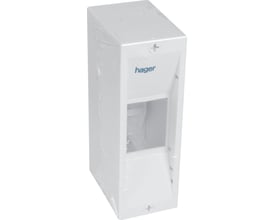 Hager Gamma afdækning i hvid polystyrol, 2 moduler, med forpræget kabelgennemføring og plomberingsmulighed.