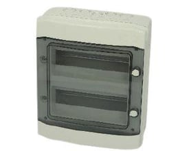 Fibox MCE65 gruppeafdækning i hvid termoplast med 2 rækker og 24 moduler, har et gennemsigtigt mørkt låg.