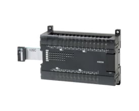 Omron CP1W-40EDR I/O-udvidelsesenhed med 24 x 24VDC input og 16 x relæudgange set forfra på hvid baggrund.