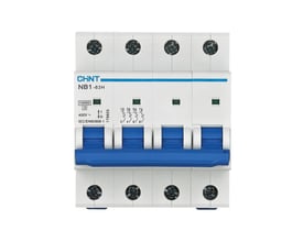Chint NB1-63H automatsikring med 4 poler, 13A og 10kA brydeevne, vist forfra med blå afbrydere og tydelig mærkning.