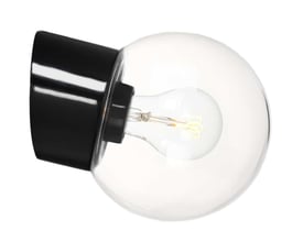 Ifö Electric Classic Glob væglampe set skråt med den gennemsigtige globeskærm og lyskilden synlig i den sorte fatning.