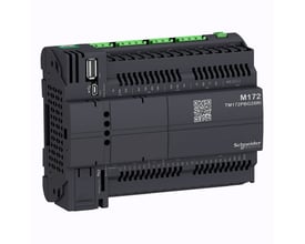 Schneider Electric M172 performance controller med 28 I/O, Ethernet, CAN og RS485 porte, vist fra en skrå vinkel med fokus på tilslutningsmuligheder.