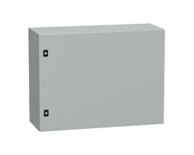 Lukket Schneider Electric CRN metal vægskab, 600x800x300mm i RAL7035, vist fra fronten med monteringshuller til vægophæng.