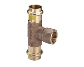 Detaljebillede af Viega Tee Profipress Gas samling, viser gevindet på 1/2" siden og presseenderne i rødgods.