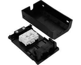Kompakt 3-polet sort sløjfedåse åben for montering af ledere op til 3x2,5 mm², viser hvid terminalblok.