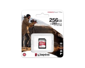 Kingston Canvas React Plus 256GB SDXC-kort i original emballage med grafik af en fotograf og udstyr i baggrunden.