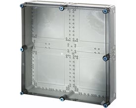 Hensel montagekasse MI0800 i grå polycarbonat med transparent låg og synlige monteringspunkter indeni. Kassen måler 600x600x170 mm.