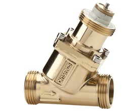 Nærbillede af Frese OPTIMA Compact DN15N/N motorventil af DZR messing, med synlige skruer og 3/4" gevindtilslutninger.