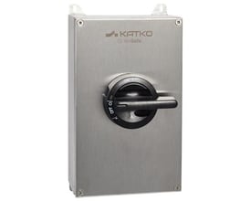 KATKO Ker 380 IP69K RA4-isolator i rustfrit stål med rektangulært kabinet og sort drejegreb set forfra.