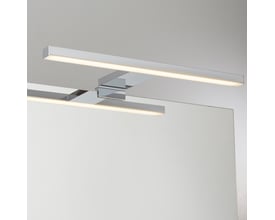 Loevschall Lagan NextGen spejllampe i krom, 500 mm, der giver behageligt hvidt lys.