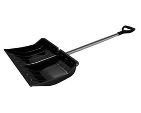 Ironside sneskovl med sort plastblad, aluminiumsskaft og ergonomisk D-håndtag, set skråt forfra.