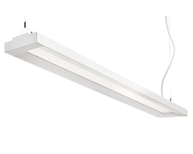 SG Armaturen EcoLine 1200 D/I, et slankt hvidt armatur til nedhængt montering med direkte og indirekte lys på hvid baggrund.