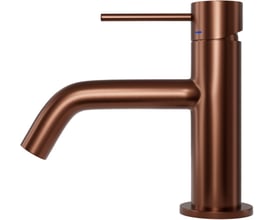 Scandtap Steel Voyage håndvaskbatteri i børstet kobber, vist isoleret på en hvid baggrund.