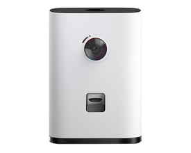 Hundekamera med godbid dispenser i hvid og sort. Synlig linse og udløser til godbidder på fronten.