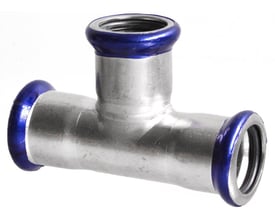 Unico T-stykke i rustfrit/syrefast stål med 108 mm rørdimension og 3 pressmuffer med blå EPDM O-ringe.