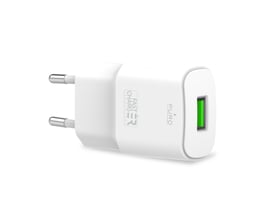 Puro hvid mini vægoplader med én USB-A port og 12W effekt, viser den kompakte størrelse og fast charging logo.