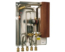 Detaljeret billede af Gemina Termix BV-unit type 3 T-CP, visende den brune varmeveksler og kobberrørføring.