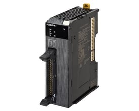 Omron NX-PG0242-5 Line Driver Pulse Output enhed med PNP-udgang og 4 Mpps hastighed, vist fra venstre side med MIL-stik.