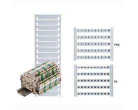 Weidmüller DekaFix DEK 5-GW mærker i 5 mm bredde og 50x20 dimensioner til rækkeklemmer, monteret på en række med en klemme.