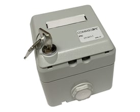 Commscope dataudtag IP44 i lysegrå, med lås og nøgle, PN 1711411-1.