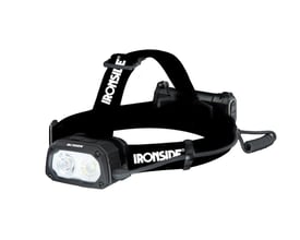 Ironside Twin Beam genopladelig pandelampe set tættere på fra siden med lampehoved, rem og bageste batteripakke.