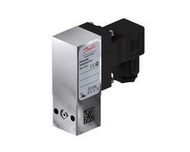 Danfoss MBS 5150 tryktransmitter med G1/4" trykport, fremstillet i Kina, viser mærkat med produktinformation og certificeringer.