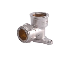 Detaljeret billede af Conex dækvinkel forkromet, 12mm kompressionsfitting og 1/2" gevind med KIWA godkendelse.