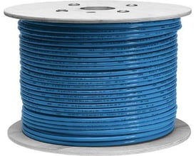 Festo trykluftslange PAN-4X0,75 på en træspole, slangen er blå og måler 500 meter.