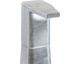 Gado f/TOWER pullertarmatur i galvaniseret stål med et unikt, kantet design og integreret LED lyskilde.