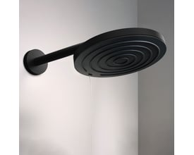 Hansgrohe Ecostat Comfort S Pulsify S hovedbruser i mat sort, med vand der løber fra dyserne ned ad den hvide væg.