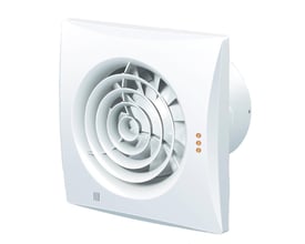 Duka badventilator pro 32 standardmodel i hvid plast med en rund ventilatorrist og tre små orange indikatorlamper.