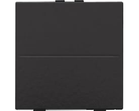 Niko trådløs 2-tryks tangent i sort bakelite med blank piano finish, vist forfra.