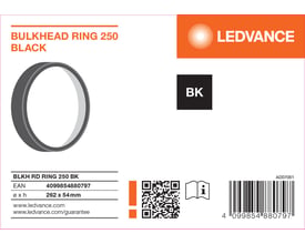 Emballagen til LEDVANCE Bulkhead Ring 250 viser den sorte dekorationsring til et rundt udendørsarmatur.