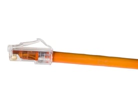 CommScope Patchkabel K6 GS8E XL LSZH i orange, 1,53 meter, viser RJ45-stikket og den orange kabelkappe.