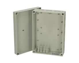 Fibox MNX monteringskasse med gråt dæksel, 255x180x75mm, åben for at vise indvendige monteringspunkter og blankede kabelføringshuller.