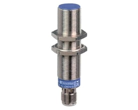 Schneider Electric XS6 M18 induktiv sensor med PNP NC udgang og 8mm tasteafstand, komplet med M12 stik og metalhus.