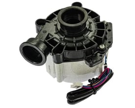 Panasonic vandpumpe model ACXB53-00850 til luft/vand varmepumpe med sort plastikhus og metalbund.