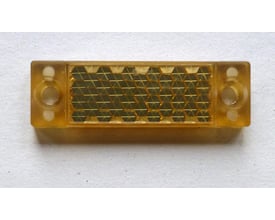 Schneider Electric Ecolab IP69K refleks 40x18mm i gul plast med to monteringshuller for nem installation.