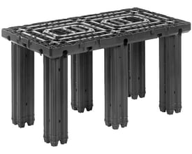 Sort Wavin Q-Bic Plus LC regnvandskassette med åben gitterstruktur, set skråt ovenfra; måler 1200 x 600 x 600 mm.