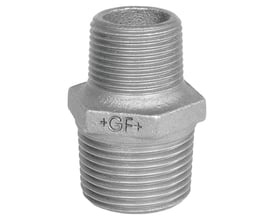 Unico galvaniseret brystnippel 1/2"-1/4", viser koniske udvendige gevind og mærket +GF+.