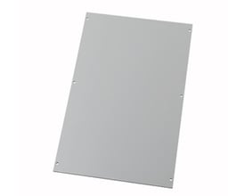 ABB montageplade til strømtrafo målere, vist isoleret på hvid baggrund med forborede monteringshuller i hvert hjørne.