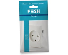 FESH SWITCH Curveline stikudtag med jord i hvid, 16A 250V, passer til alle rammer og dåser.