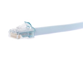 CommScope Patchkabel K6A 360GS10E med lyseblå LSZH-kappe og klar RJ45-stik, 2,14 meter langt.