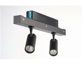 Sort Hybrid LED-spot med to cylindriske, nedadvendte spotlamper på en aflang skinne, 2 x 9 W og DALI.