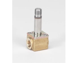 Nærbillede af Danfoss EV210A magnetventil i messing, med fokus på G ¼ tomme tilslutning og cylindrisk aktuator på hvid baggrund.