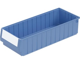 Bito Lagerteknik RK reolkasse i blå plast, 600x234x140 mm, vist fra et skråt vinkel, med tom label.