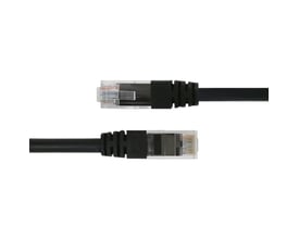 Sort 15 meter Cat6-netværkskabel fra Deltaco med to gennemsigtige RJ45-stik vist fra siden.