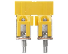 Detaljeret nærbillede af den gule Weidmüller 2-polet laske WQV 35/2, viser skrueterminaler og isoleringsdetaljer.