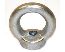 Tættere vinkel på øjemøtrik DIN 582 FZB, M16, der viser det elgalvaniserede metal og M16 gevindet.