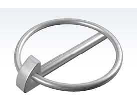 Roliba traktorsplit elgalvaniseret, 5,8 x 45 mm, set skråt med den runde ring og den lige split synlig.